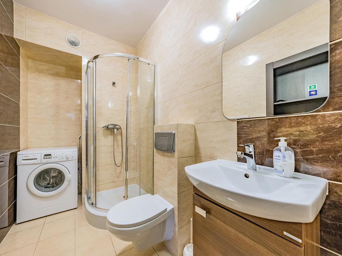 Apartament Z Balkonem I Bezplatnym Parkingiem Danzica Esterno foto